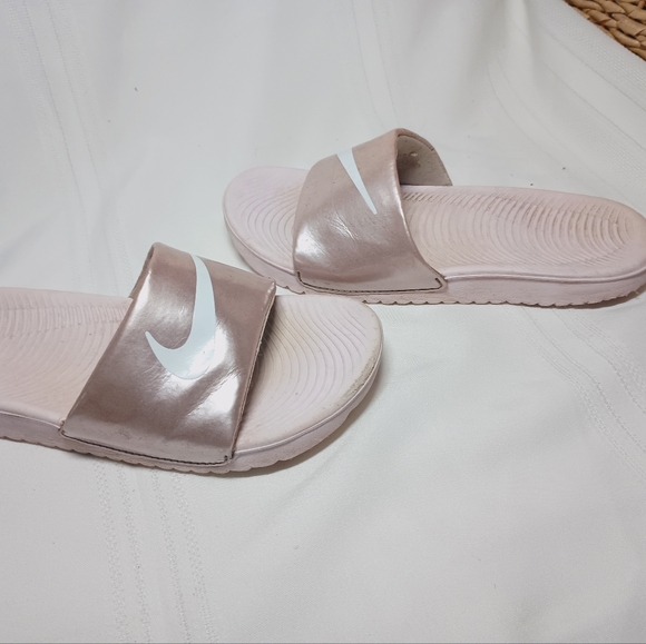 Girl's Nike Slide - Picture 3 of 5